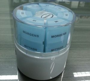 Premium clear plastic weekly pill holder one grid each day with pill splitter, one week 4case plastic pill container pil