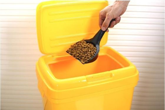 Pet food plastic pails with lid, dog /cat food plastic bucket/barrels, square plastic pail bucket with handle and lid fo
